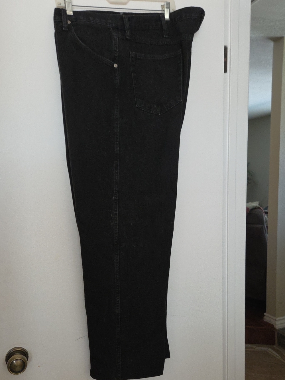 Wrangler Relaxed Fit Men's Black Jeans - Classic Everyday Style